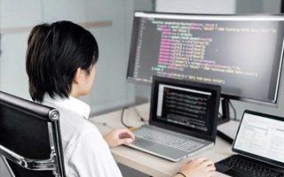 锡林郭勒 ,php声明和调用变量的符号是什么？